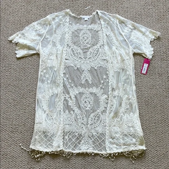 Elegant Lace Kimono Cardigan - Picture 2 of 10